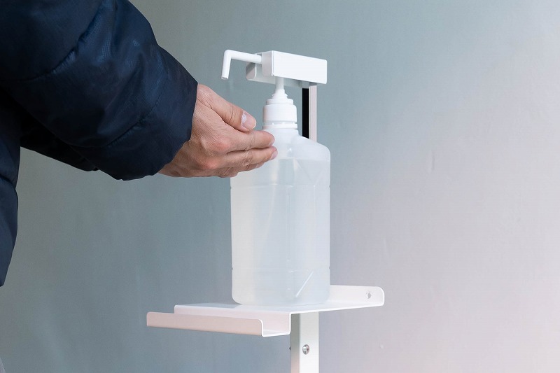 足踏み式消毒液スタンド 市販の消毒液ボトルを簡単に設置できます。非接触で衛生的。